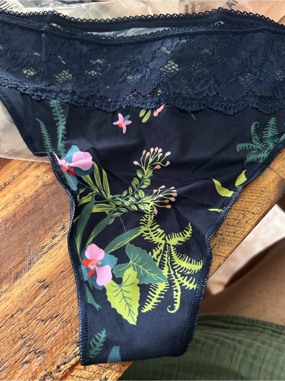 Lot of 3 Lace-Trim Floral thong Panty - Navy L